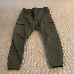 H&M Slim Fit Tapered Cargo Pants (NWT; size S)